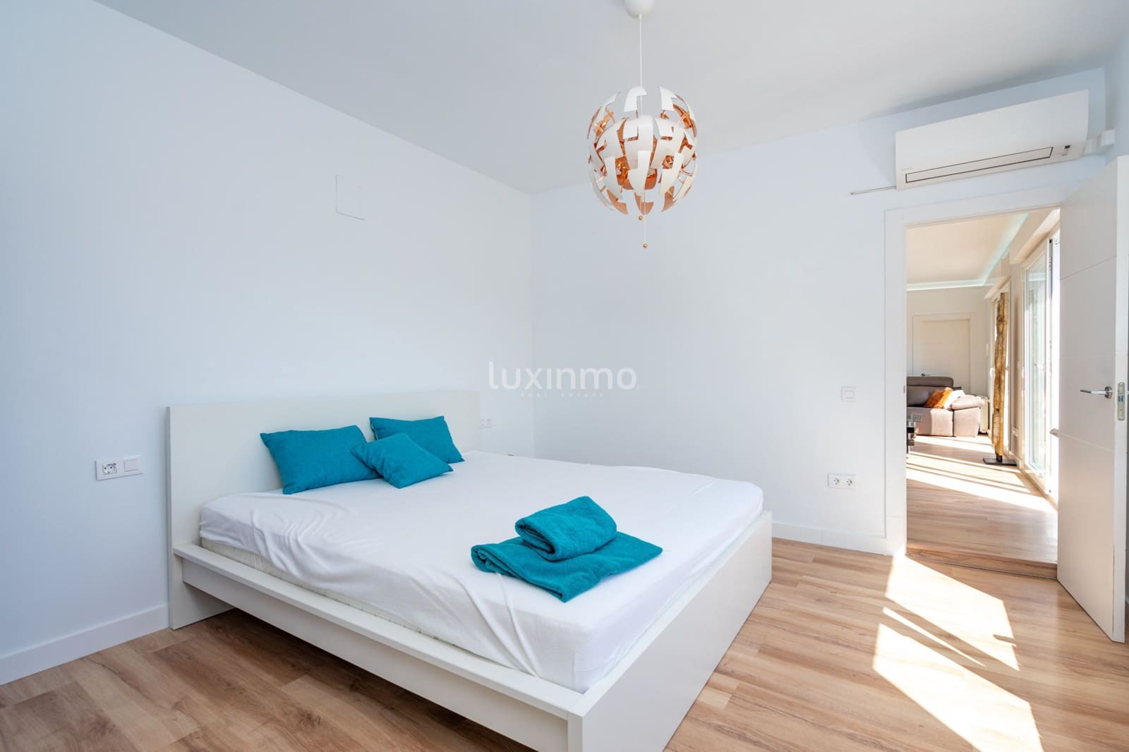 4 sypialnia Willa na sprzedaż w Calpe / Calp z basenem garażem - 999 900 € (Ref: 8836136)