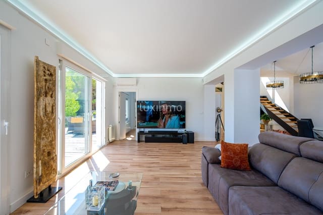 4 bedroom Villa for sale in Calpe / Calp with pool garage - € 999,900 (Ref: 8836136)