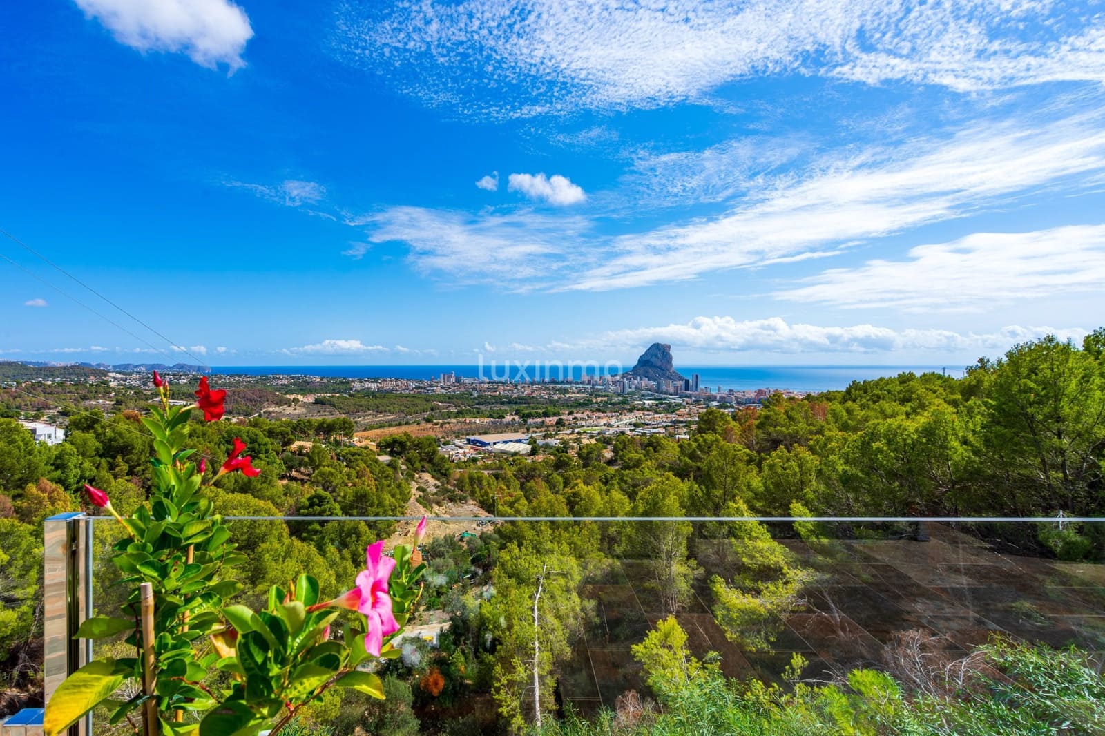 4 sypialnia Willa na sprzedaż w Calpe / Calp z basenem garażem - 999 900 € (Ref: 8836136)