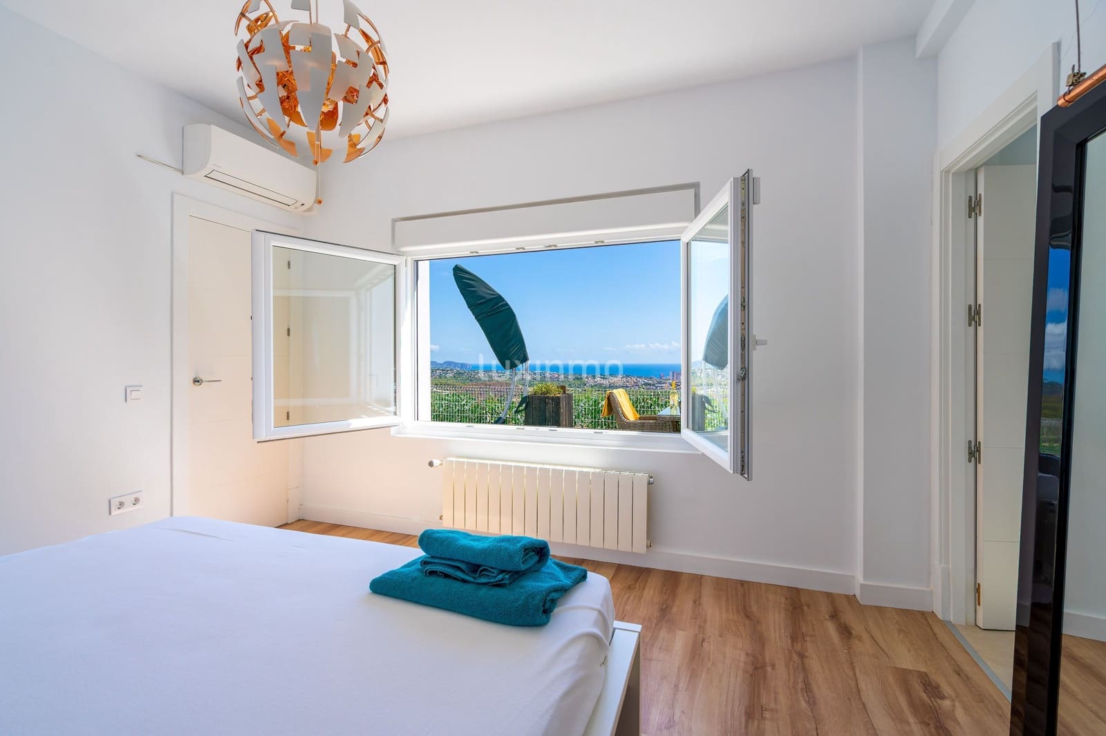 4 sypialnia Willa na sprzedaż w Calpe / Calp z basenem garażem - 999 900 € (Ref: 8836136)