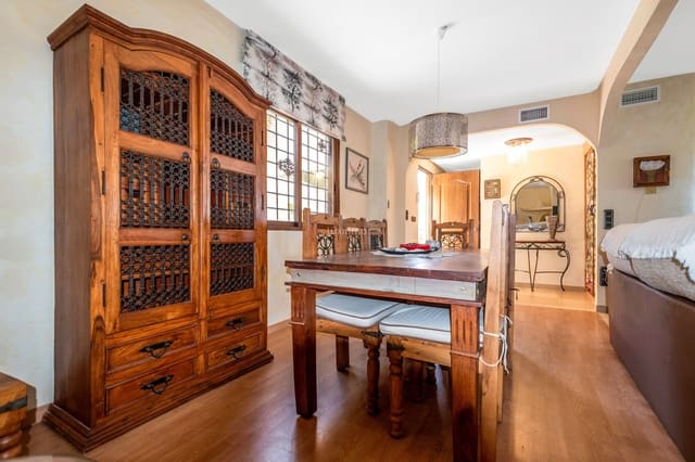 4 bedroom Villa for sale in Altea with pool garage - € 630,000 (Ref: 8836147)