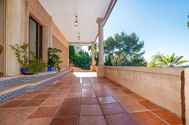 4 bedroom Villa for sale in Altea with pool garage - € 630,000 (Ref: 8836147)