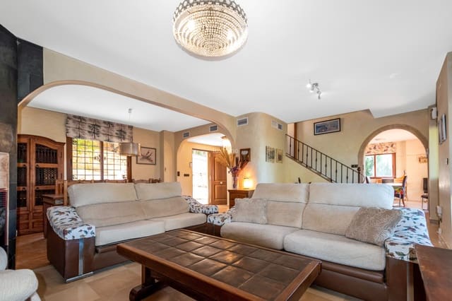 4 bedroom Villa for sale in Altea with pool garage - € 630,000 (Ref: 8836147)