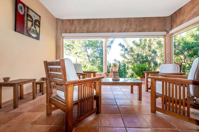 4 bedroom Villa for sale in Altea with pool garage - € 630,000 (Ref: 8836147)