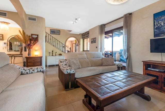 4 bedroom Villa for sale in Altea with pool garage - € 630,000 (Ref: 8836147)