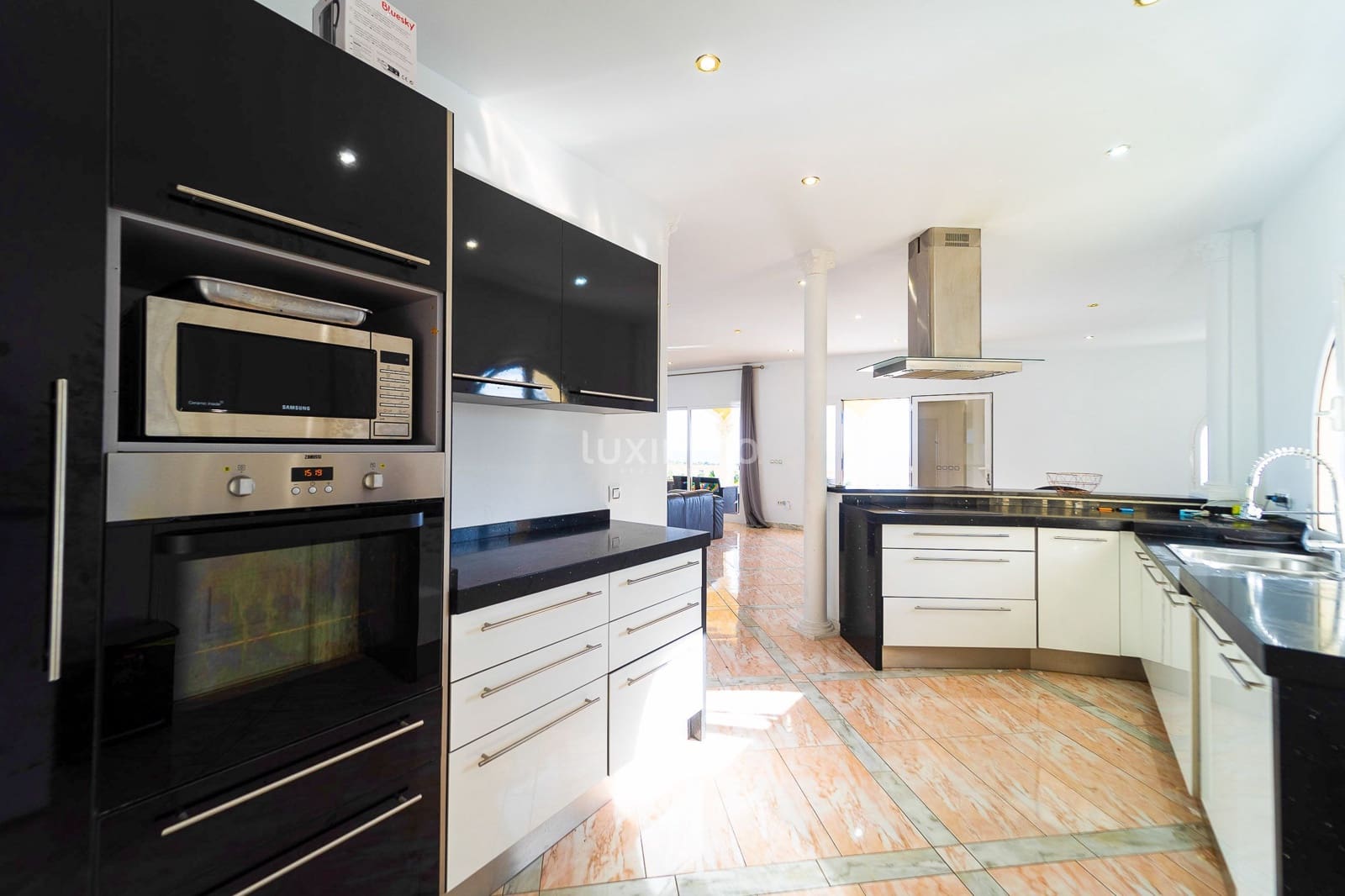 4 sovrum Villa till salu i Calpe / Calp med pool garage - 1 250 000 € (Ref: 8836157)