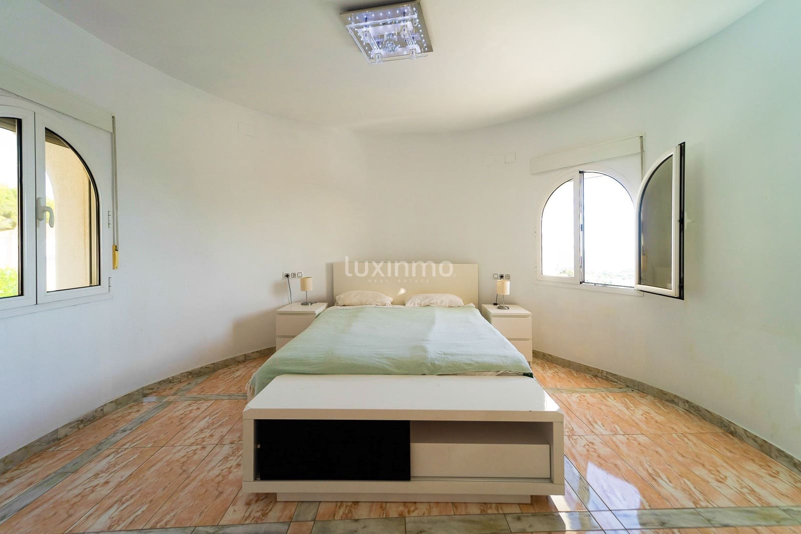 4 sovrum Villa till salu i Calpe / Calp med pool garage - 1 250 000 € (Ref: 8836157)