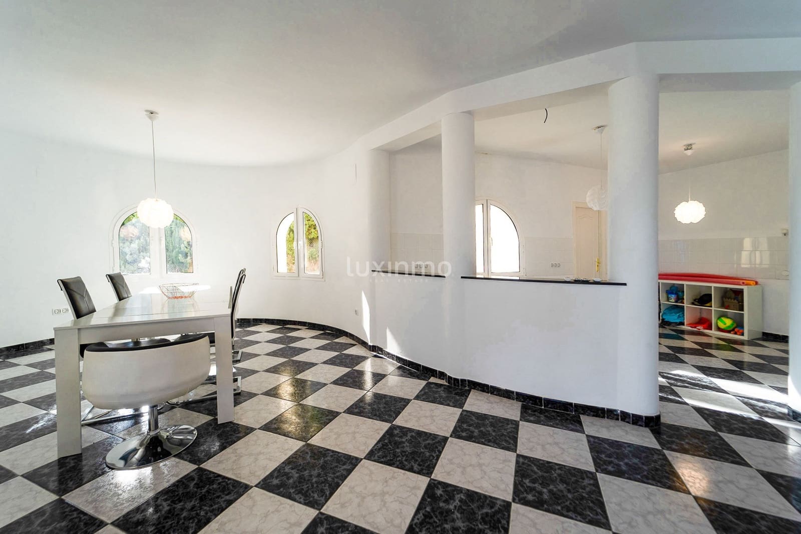 4 sovrum Villa till salu i Calpe / Calp med pool garage - 1 250 000 € (Ref: 8836157)