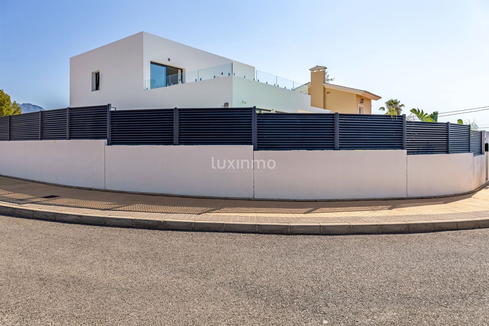 4 soveværelse Villa til salg i Alfaz del Pi / L'Alfas del Pi med swimmingpool garage - € 1.175.000 (Ref: 8836160)