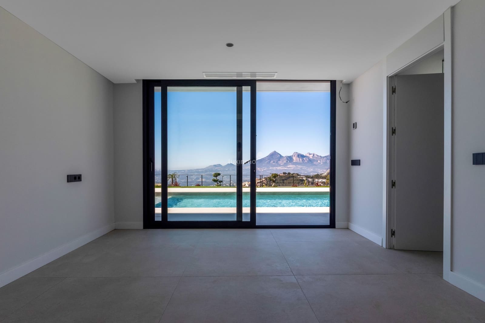 4 bedroom Villa for sale in Altea with pool garage - € 2,600,000 (Ref: 8836163)