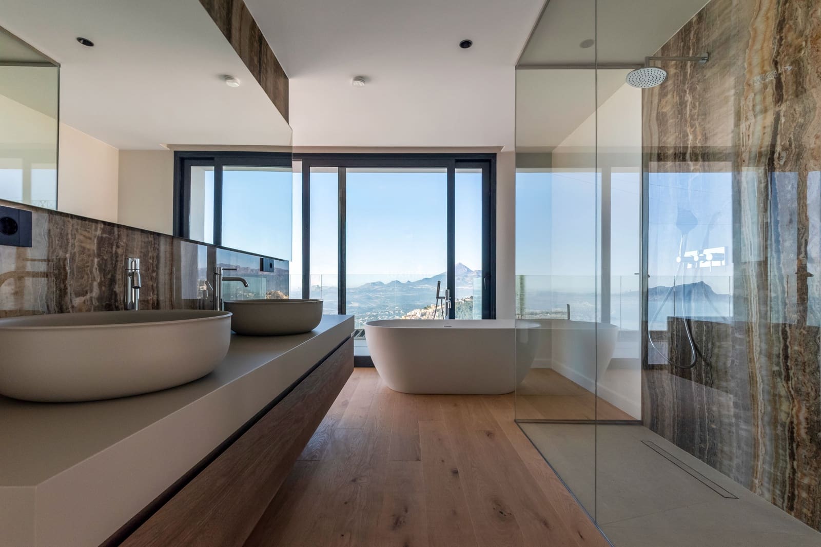 4 bedroom Villa for sale in Altea with pool garage - € 2,600,000 (Ref: 8836163)