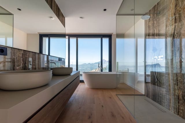 4 makuuhuone Huvila myytävänä paikassa Altea mukana uima-altaan 
autotalli - 2 600 000 € (Ref: 8836163)