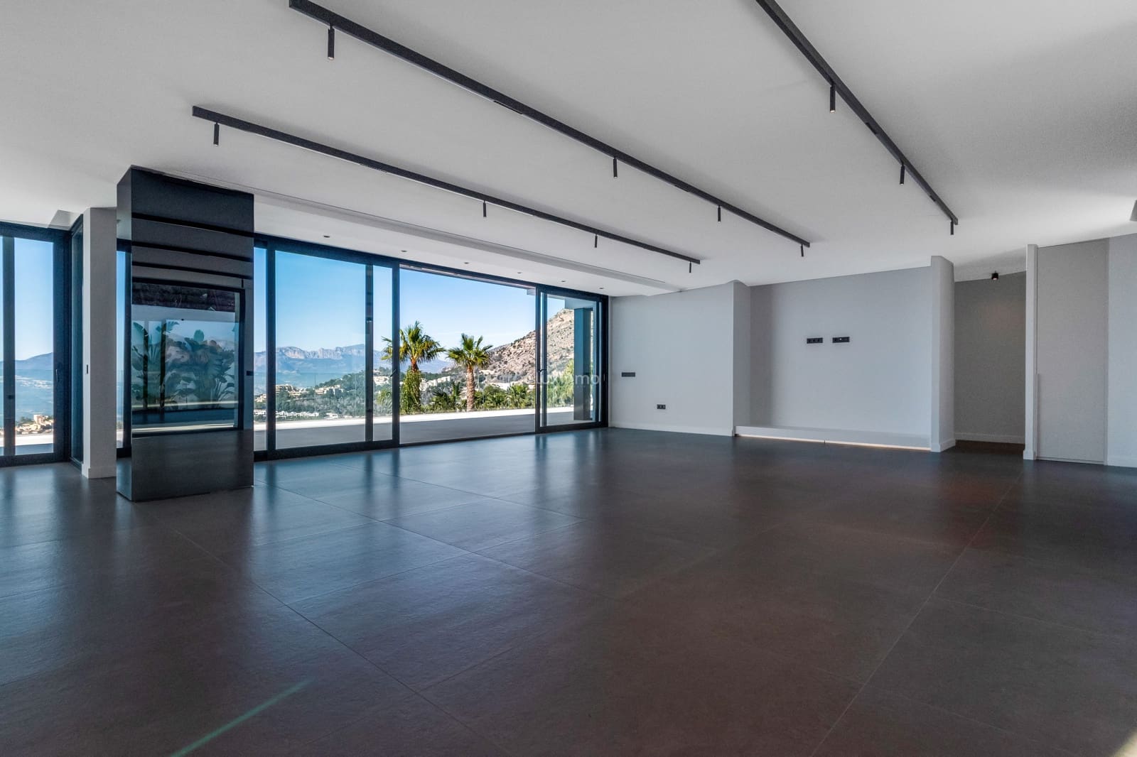 4 bedroom Villa for sale in Altea with pool garage - € 2,600,000 (Ref: 8836163)