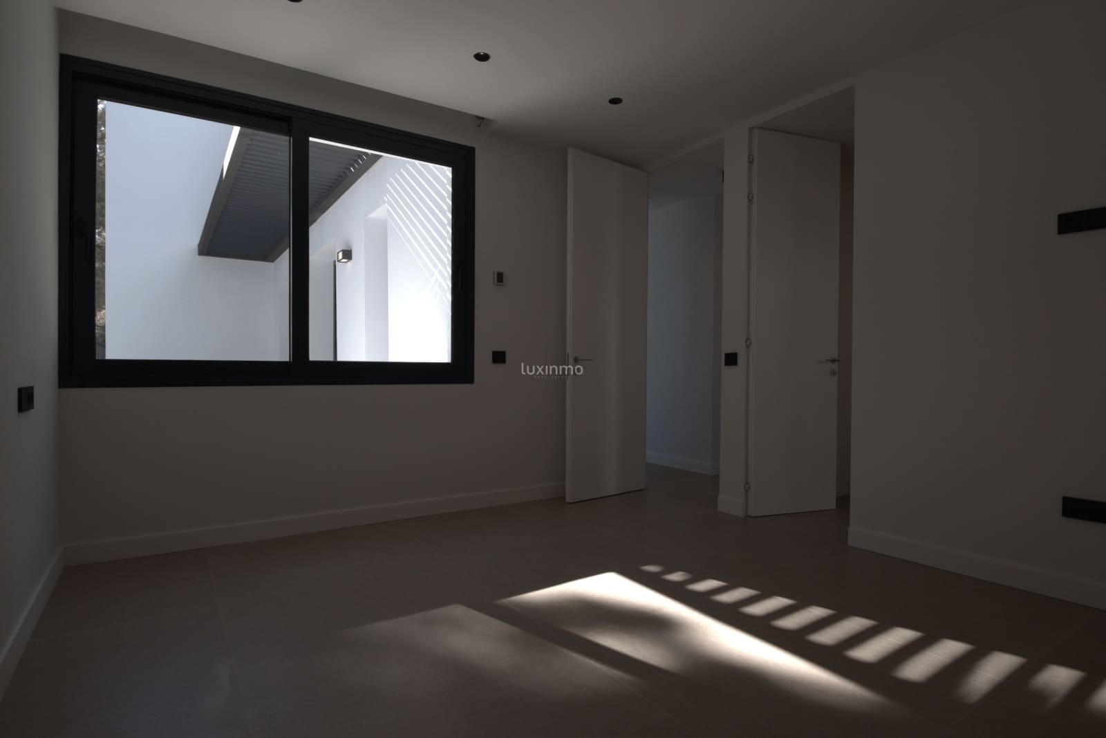 4 bedroom Villa for sale in Altea with pool garage - € 2,600,000 (Ref: 8836163)