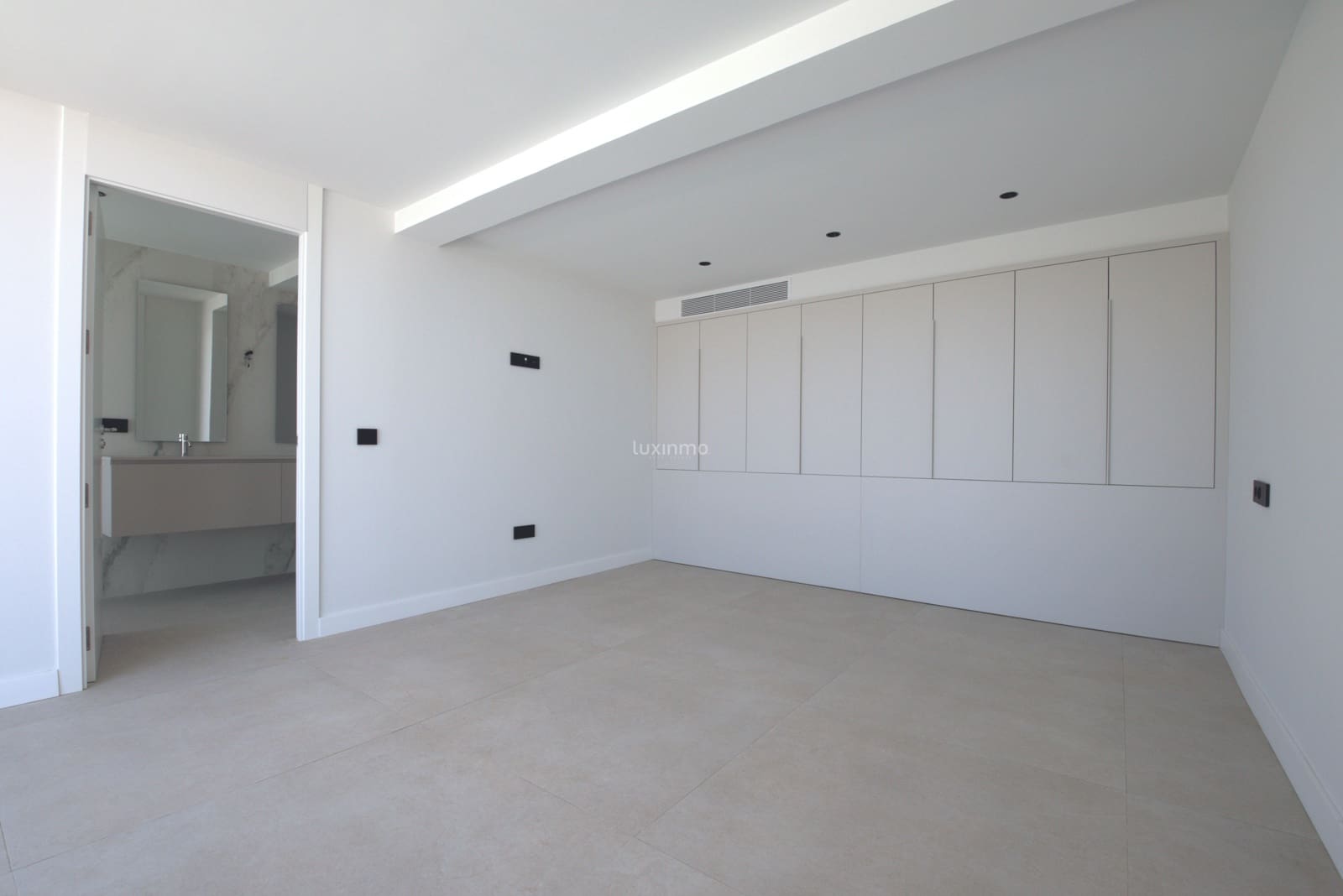 4 bedroom Villa for sale in Altea with pool garage - € 2,600,000 (Ref: 8836163)