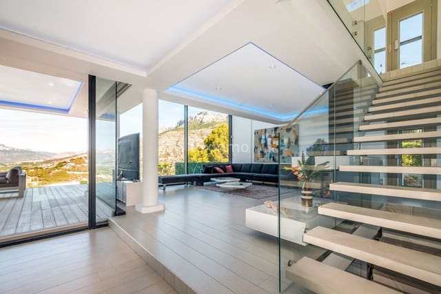 6 bedroom Villa for sale in Altea with pool garage - € 2,700,000 (Ref: 8838185)