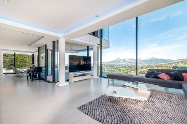 6 bedroom Villa for sale in Altea with pool garage - € 2,700,000 (Ref: 8838185)