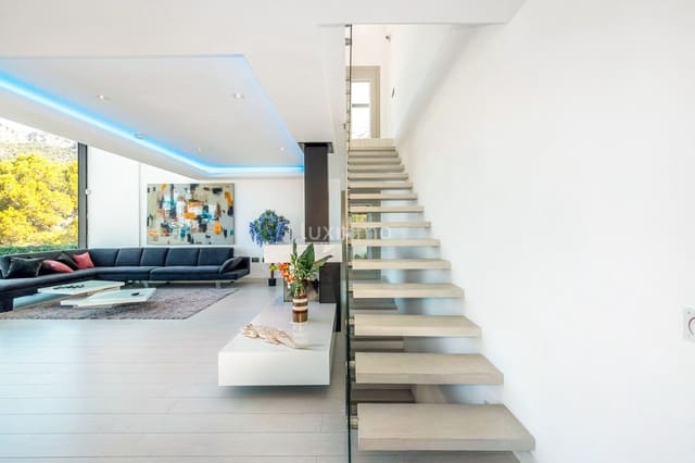 6 bedroom Villa for sale in Altea with pool garage - € 2,700,000 (Ref: 8838185)