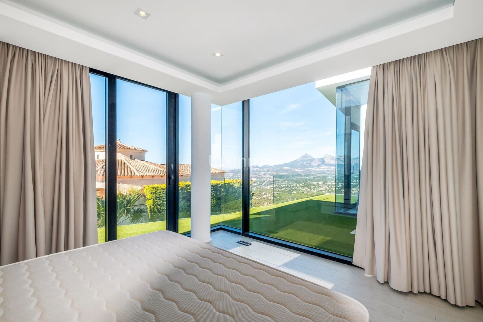 6 soveværelse Villa til salg i Altea med swimmingpool garage - € 2.700.000 (Ref: 8838185)