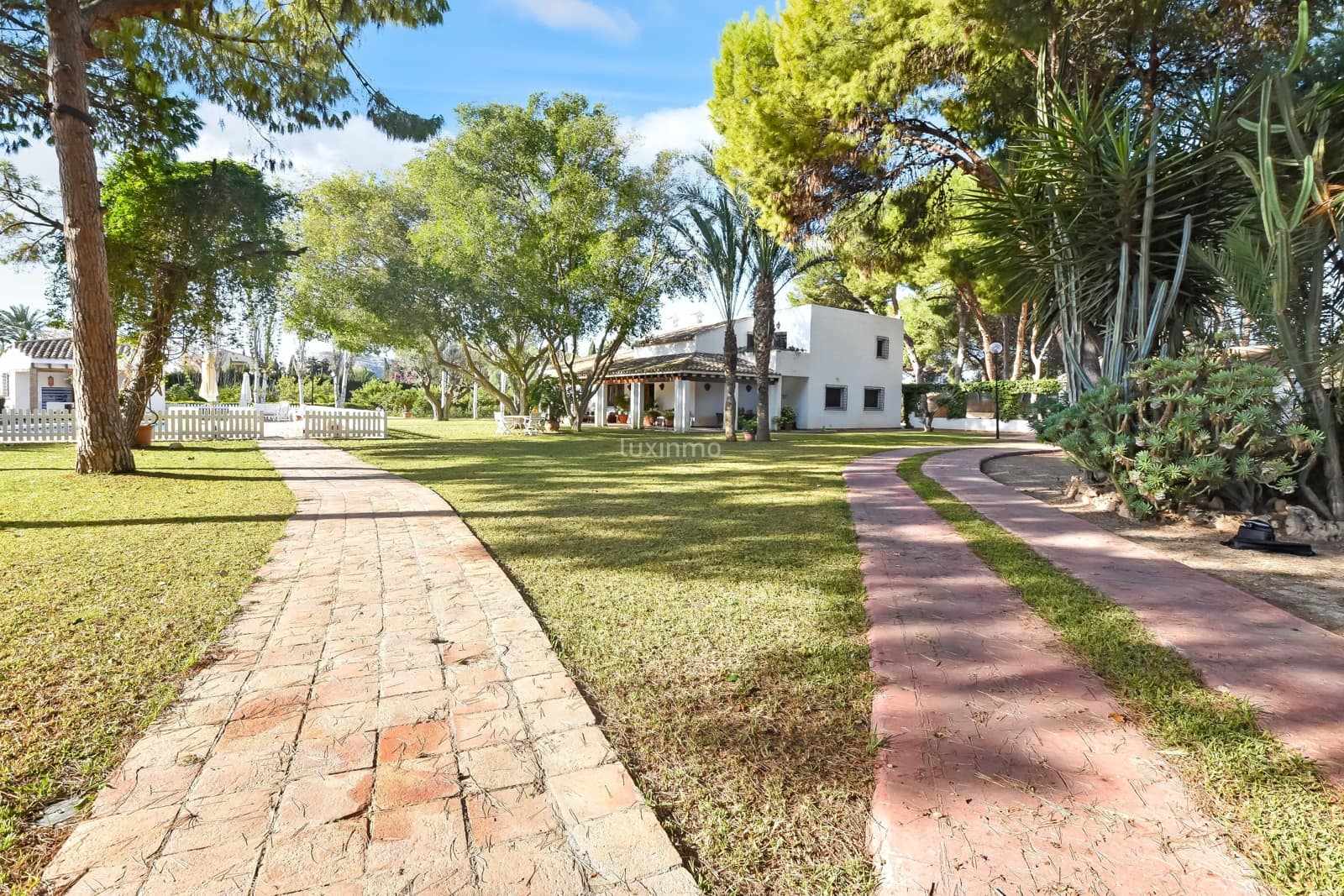 5 slaapkamer Villa te koop in Alicante stad met zwembad garage - € 1.550.000 (Ref: 8838205)