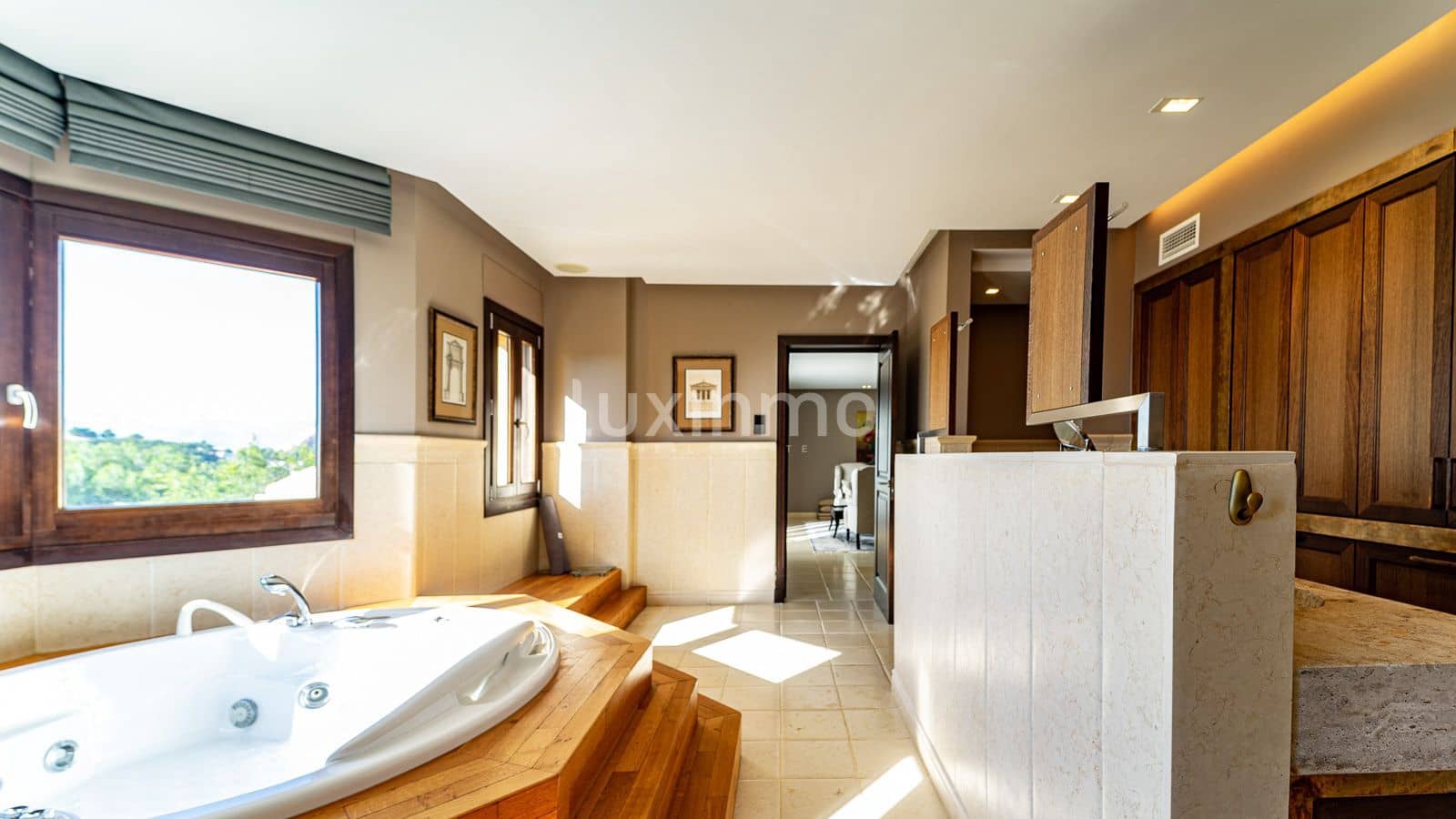 5 bedroom Villa for sale in Altea with pool garage - € 2,800,000 (Ref: 8838210)