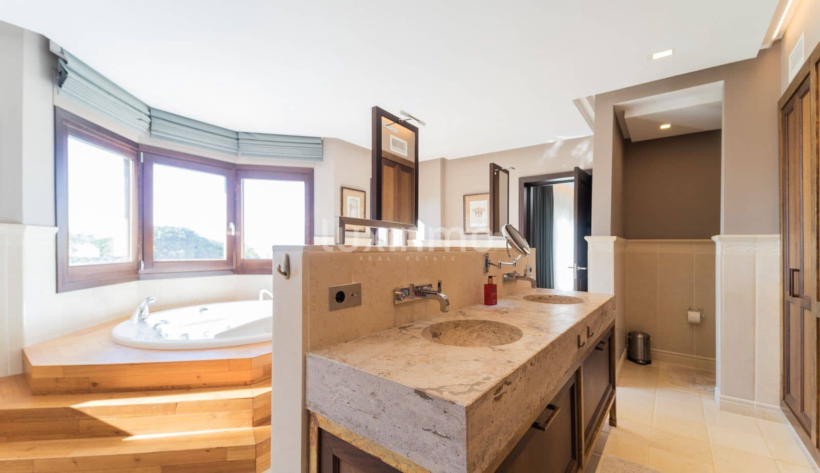 5 bedroom Villa for sale in Altea with pool garage - € 2,800,000 (Ref: 8838210)