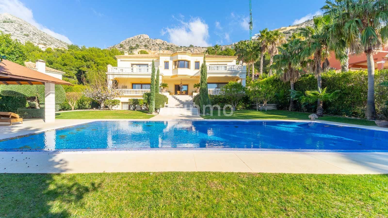 5 bedroom Villa for sale in Altea with pool garage - € 2,800,000 (Ref: 8838210)