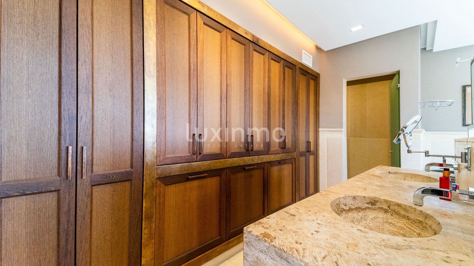 5 bedroom Villa for sale in Altea with pool garage - € 2,800,000 (Ref: 8838210)