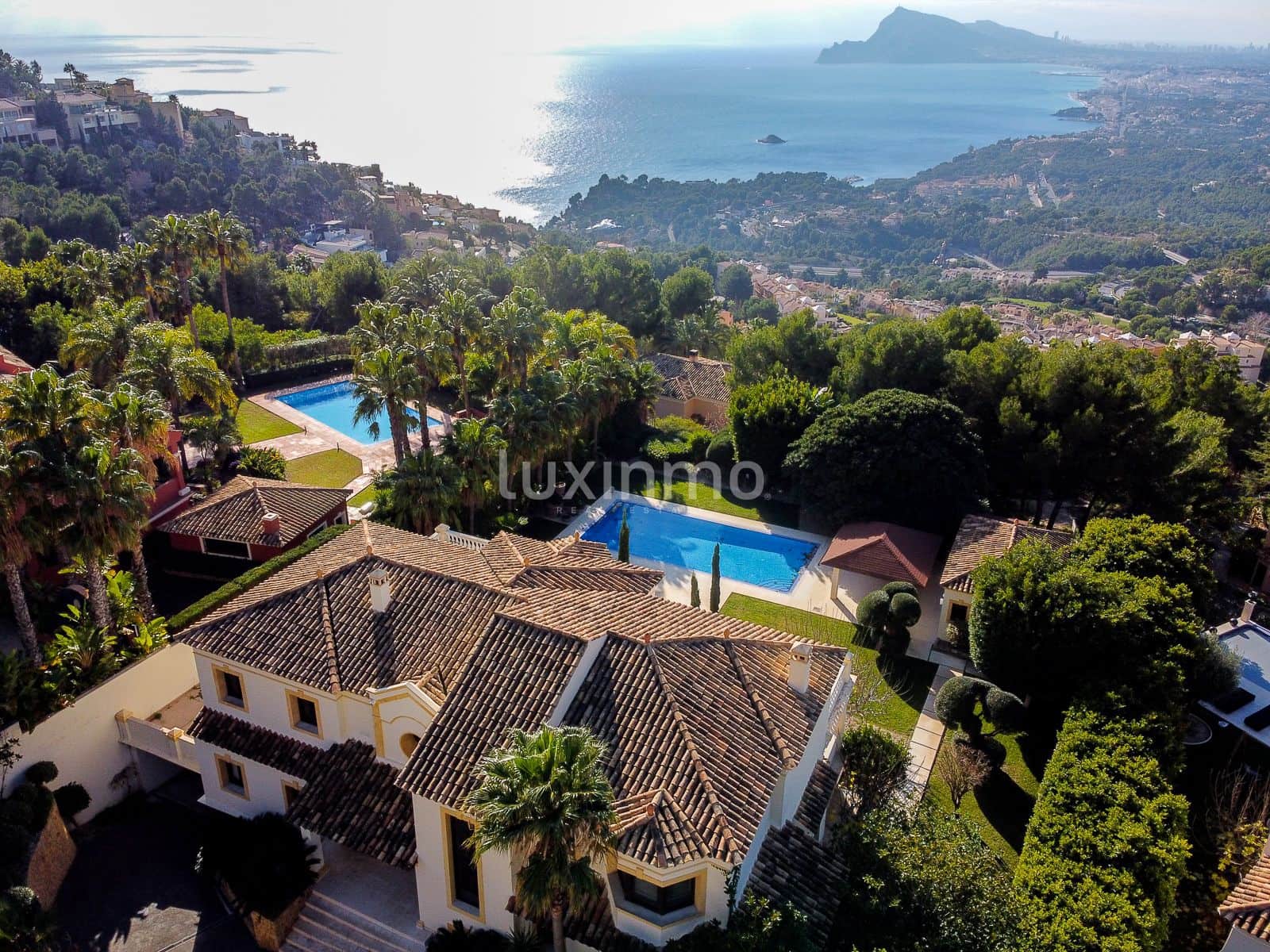 5 bedroom Villa for sale in Altea with pool garage - € 2,800,000 (Ref: 8838210)