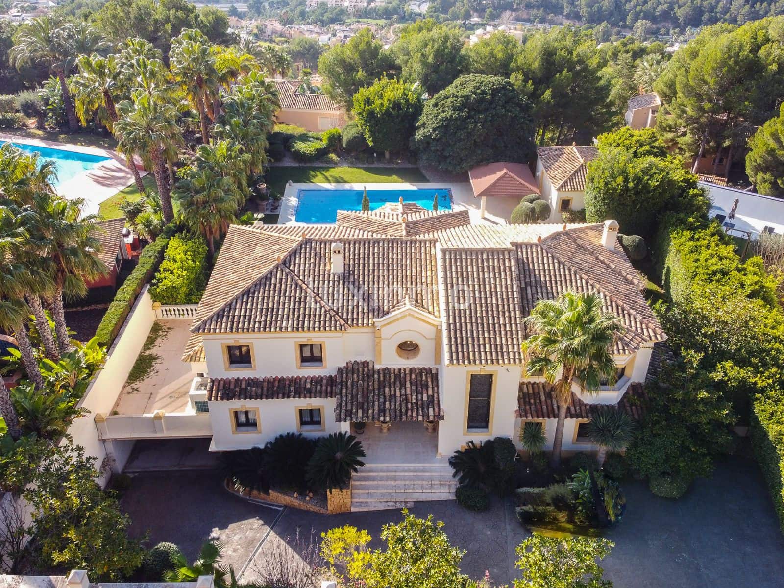 5 bedroom Villa for sale in Altea with pool garage - € 2,800,000 (Ref: 8838210)