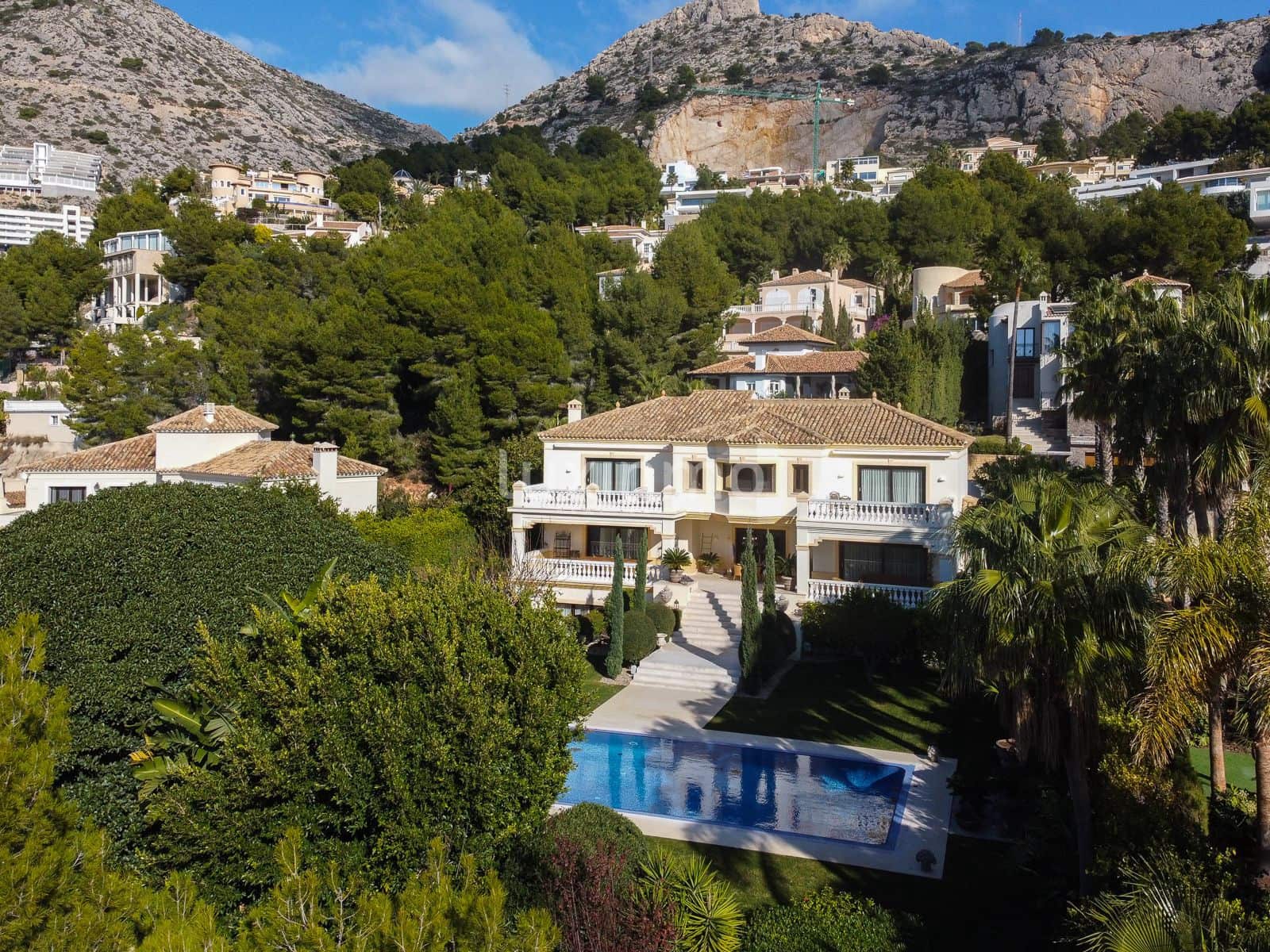 5 bedroom Villa for sale in Altea with pool garage - € 2,800,000 (Ref: 8838210)