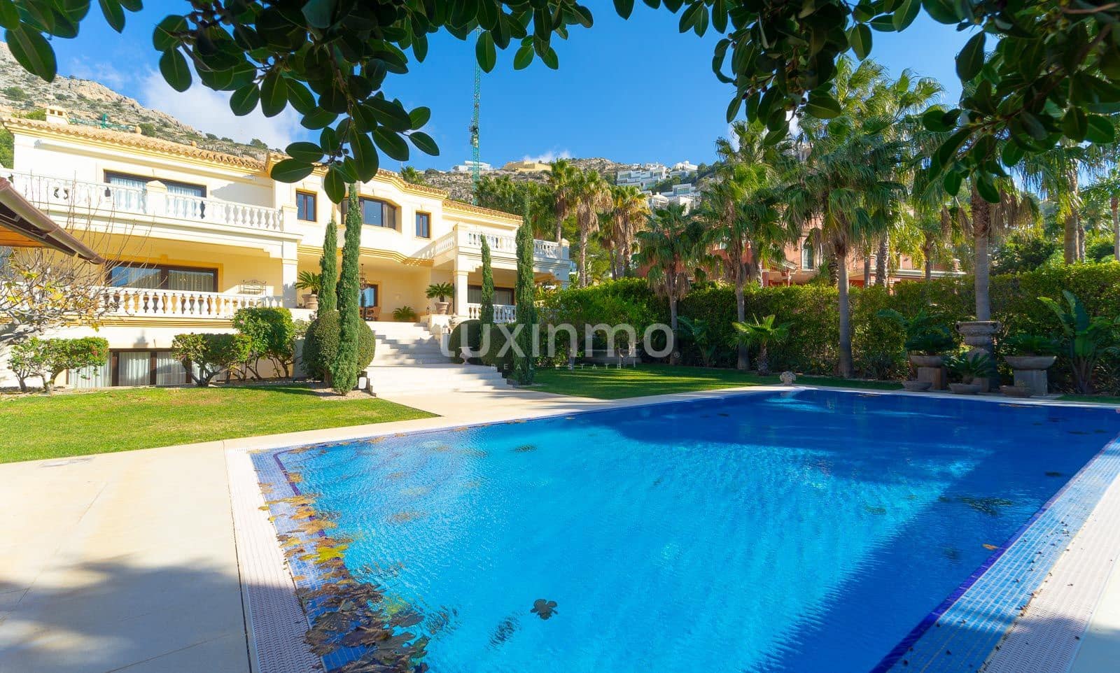 5 bedroom Villa for sale in Altea with pool garage - € 2,800,000 (Ref: 8838210)