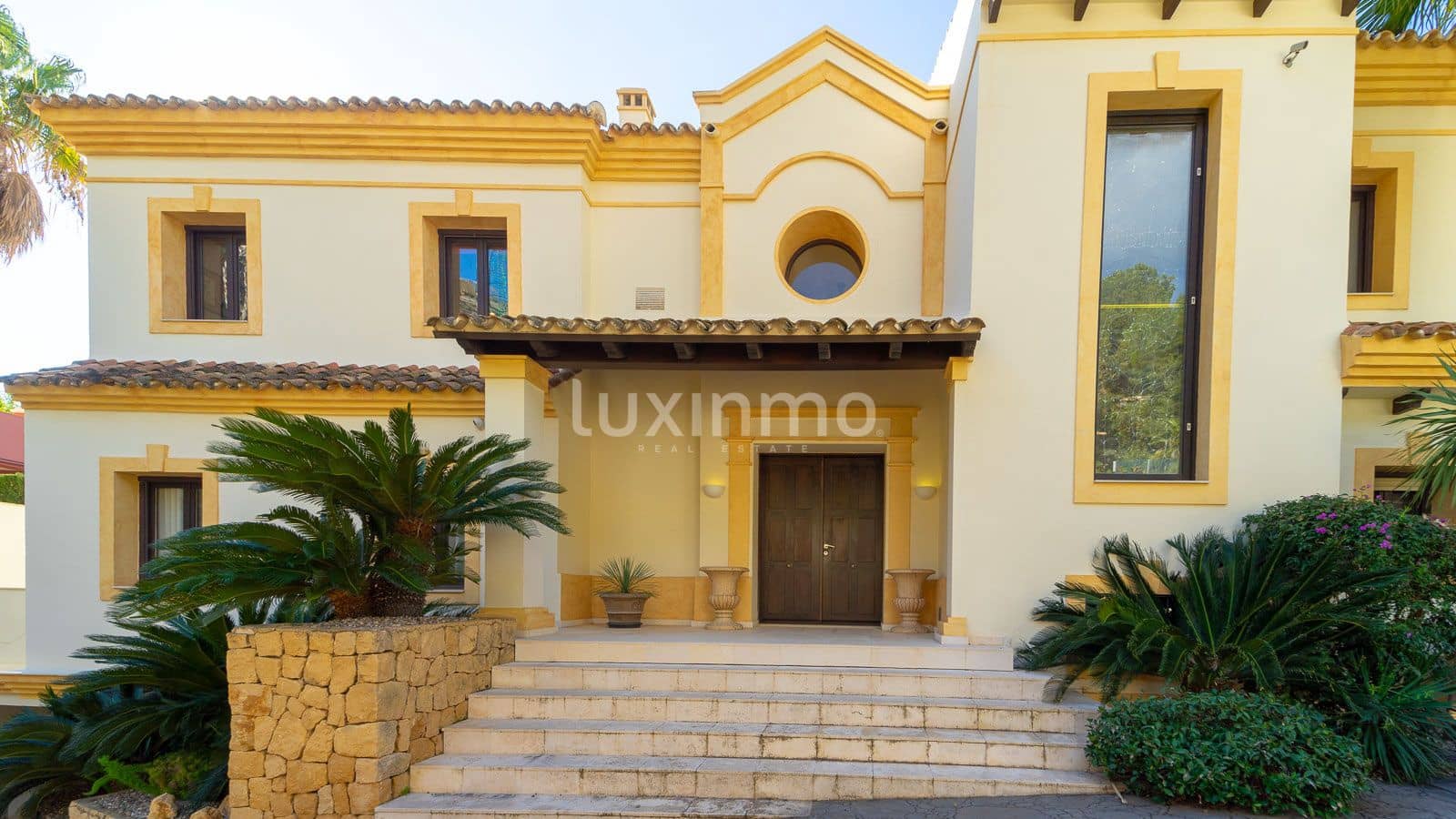 5 bedroom Villa for sale in Altea with pool garage - € 2,800,000 (Ref: 8838210)