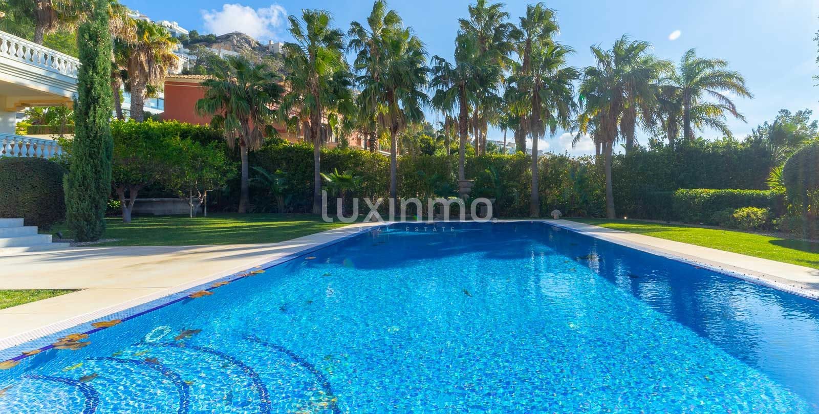 5 bedroom Villa for sale in Altea with pool garage - € 2,800,000 (Ref: 8838210)