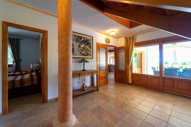 6 sovrum Villa till salu i Calpe / Calp med pool garage - 1 165 000 € (Ref: 8838222)