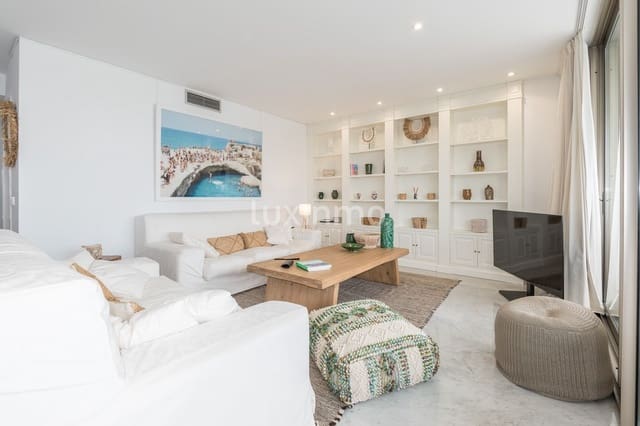 2 slaapkamer Appartement te huur in Ibiza dorp met zwembad garage - € 9.000 (Ref: 8838223)