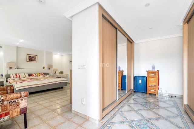 Chalet de 9 habitaciones en Alfaz del Pi / L'Alfàs del Pi en venta con piscina garaje - 1.075.000 € (Ref: 8840511)