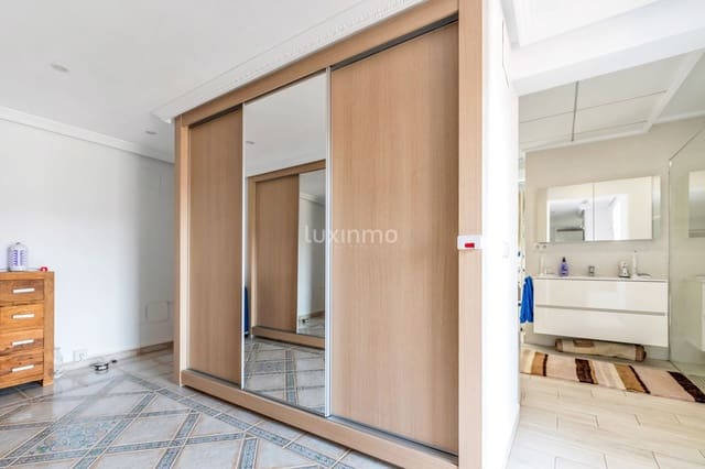 Chalet de 9 habitaciones en Alfaz del Pi / L'Alfàs del Pi en venta con piscina garaje - 1.075.000 € (Ref: 8840511)