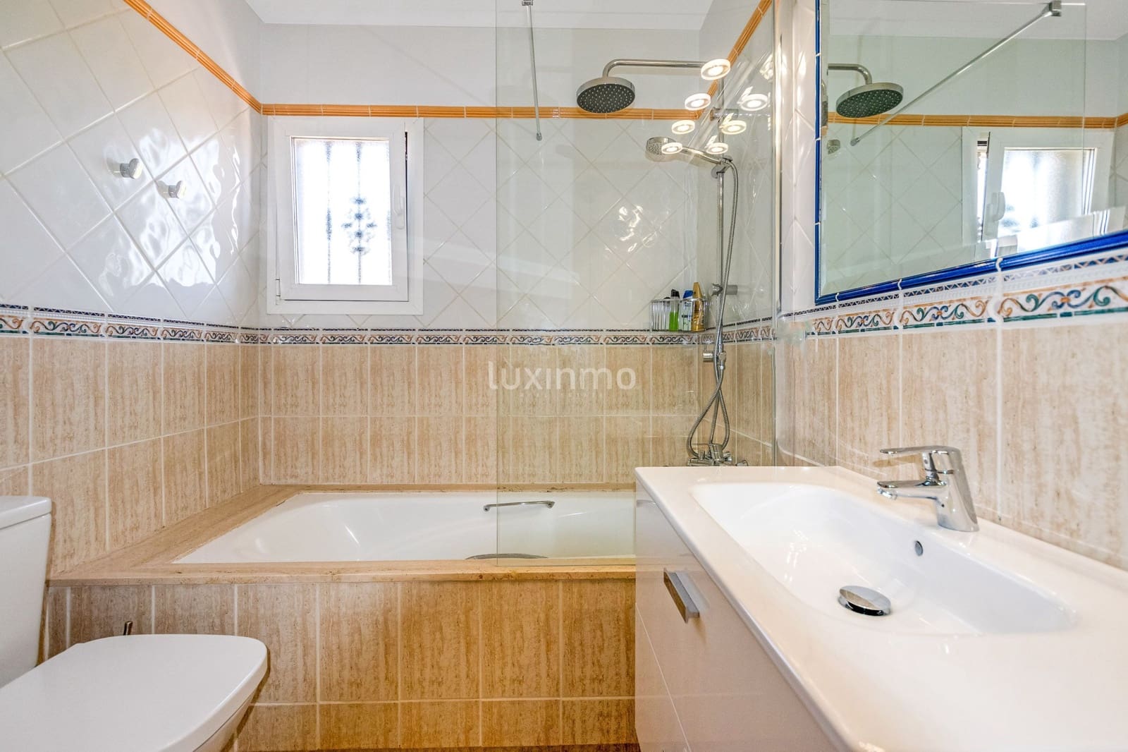 9 soveværelse Villa til salg i Alfaz del Pi / L'Alfas del Pi med swimmingpool garage - € 1.075.000 (Ref: 8840511)