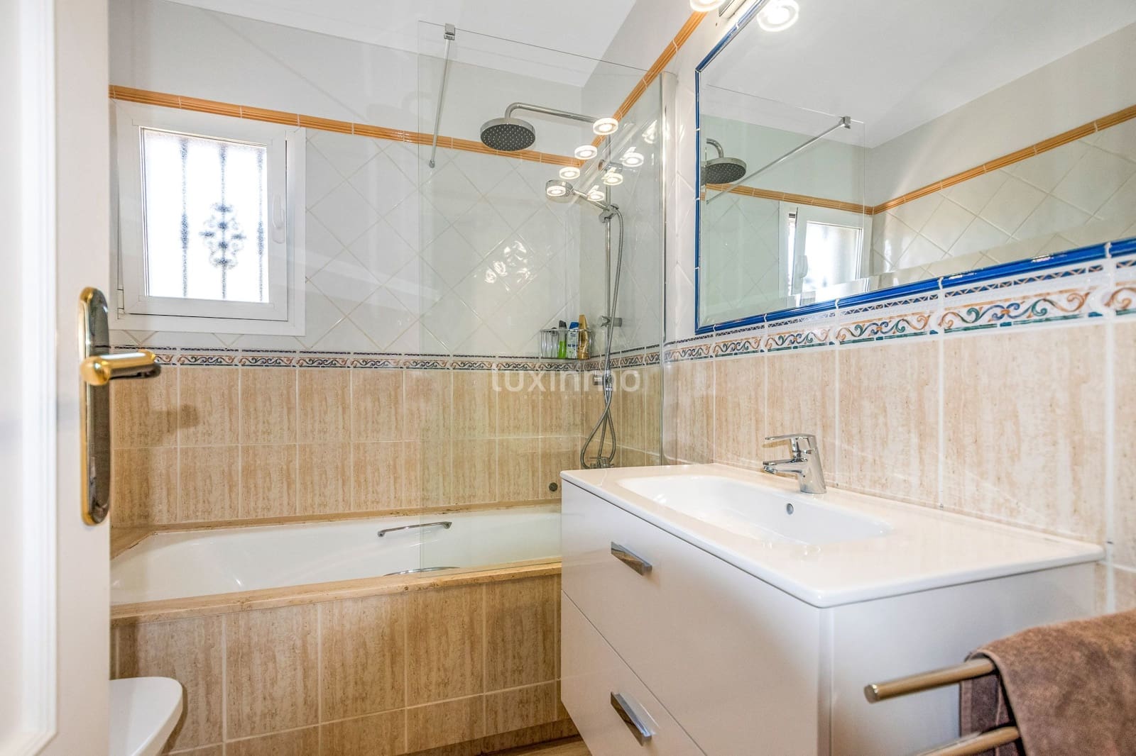 9 soveværelse Villa til salg i Alfaz del Pi / L'Alfas del Pi med swimmingpool garage - € 1.075.000 (Ref: 8840511)