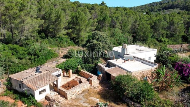 5 bedroom Villa for sale in Sant Antoni de Portmany with garage - € 2,250,000 (Ref: 8840517)