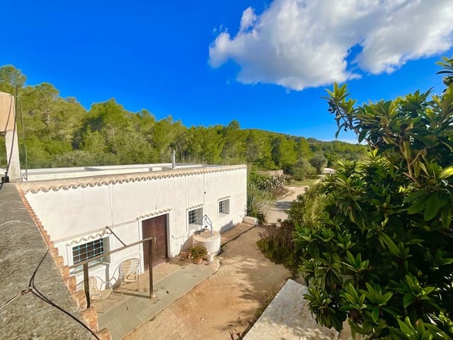 5 bedroom Villa for sale in Sant Antoni de Portmany with garage - € 2,250,000 (Ref: 8840517)