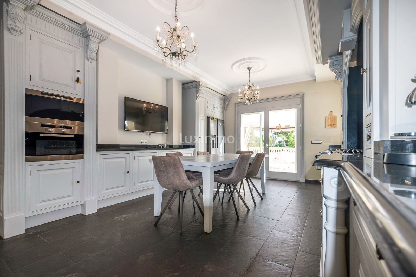 8 bedroom Villa for sale in Altea with pool garage - € 2,700,000 (Ref: 8841902)