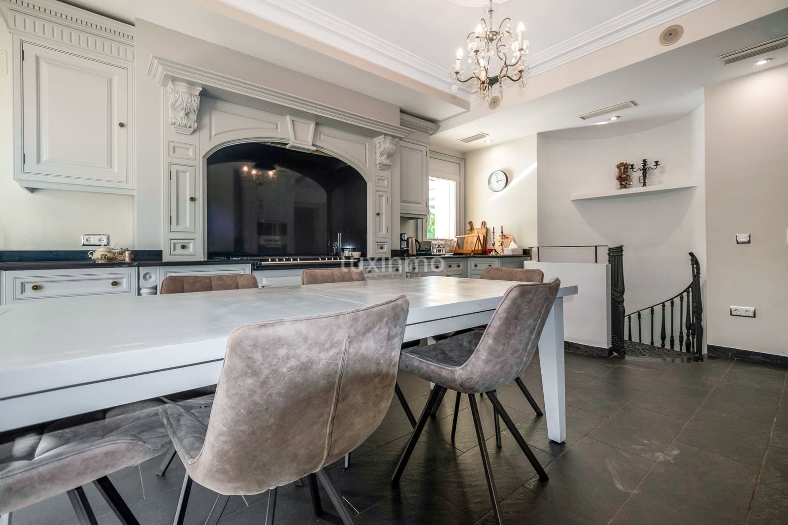 8 bedroom Villa for sale in Altea with pool garage - € 2,700,000 (Ref: 8841902)