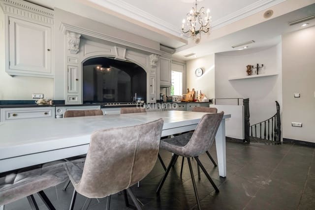 8 soverom Villa til salgs i Altea med svømmebasseng garasje - € 2 700 000 (Ref: 8841902)