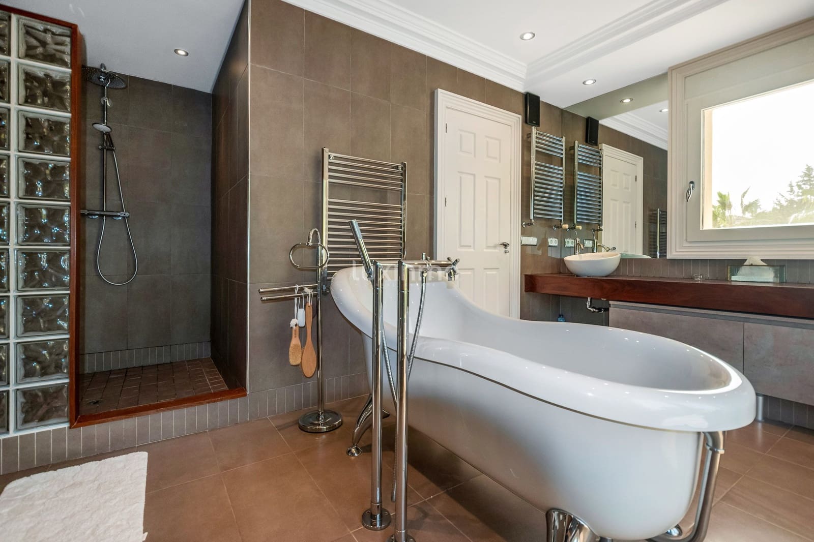 8 bedroom Villa for sale in Altea with pool garage - € 2,700,000 (Ref: 8841902)