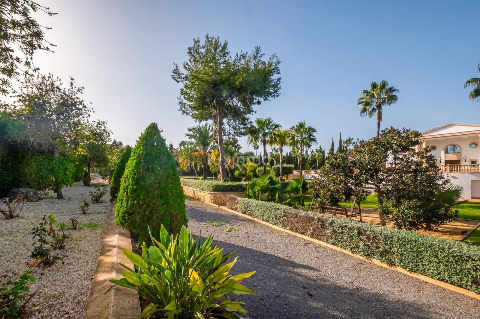 8 bedroom Villa for sale in Altea with pool garage - € 2,700,000 (Ref: 8841902)