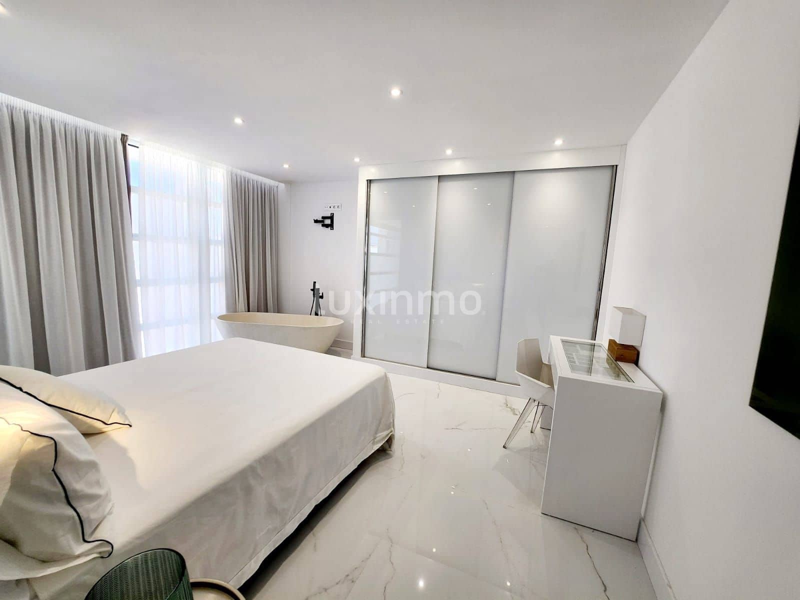 3 soverom Penthouse til salgs i Ibiza by med svømmebasseng garasje - € 1 760 000 (Ref: 8842995)