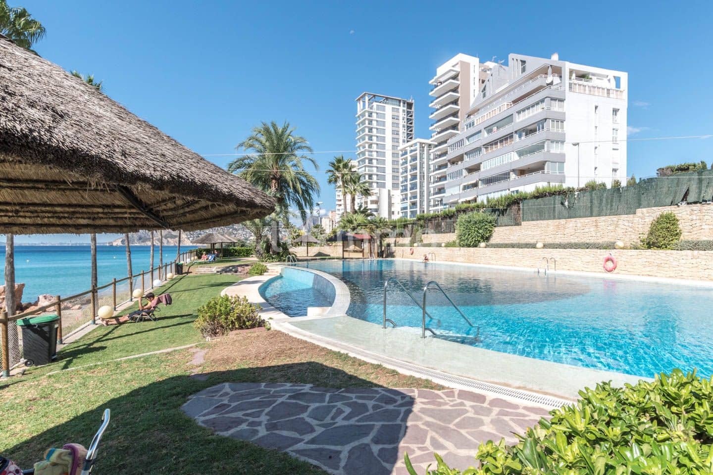 3 soveværelse Lejlighed til leje i Calpe / Calp med swimmingpool garage - € 2.200 (Ref: 8843009)