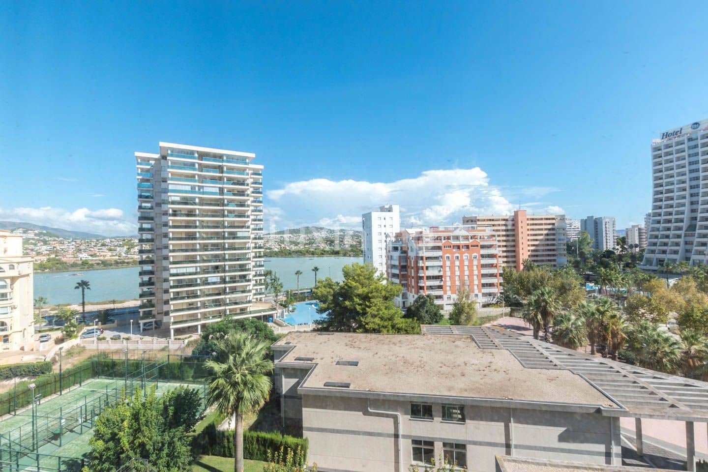 3 soveværelse Lejlighed til leje i Calpe / Calp med swimmingpool garage - € 2.200 (Ref: 8843009)